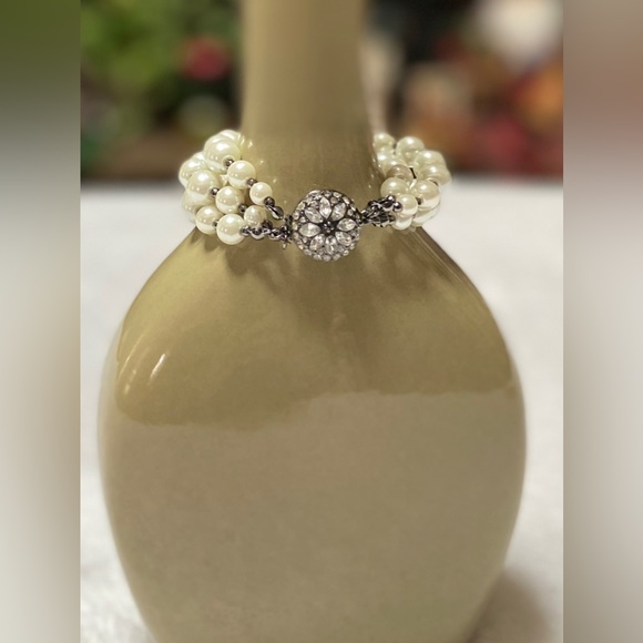 Faux Pearl 3 Strand Bracelet - Picture 4 of 10